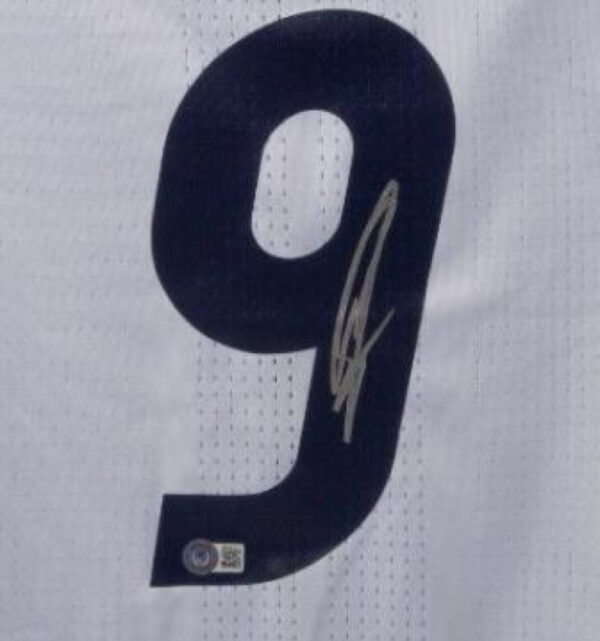 Real Madrid Signed Jersey Karim Benzema - Image 2