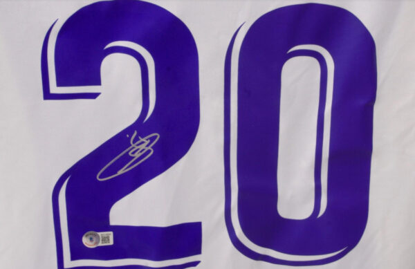 Real Madrid Signed Jersey Vinicius JR. - Image 2