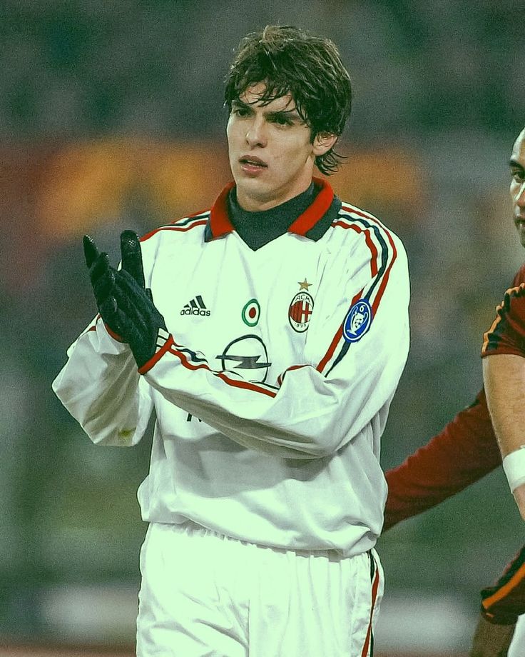 Ricardo Kaká Aplaudiendo con Jersey AC Milan