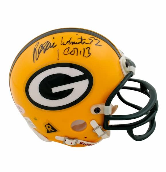 Close up de memorabilia deportiva, casco firmado por Brett Favre