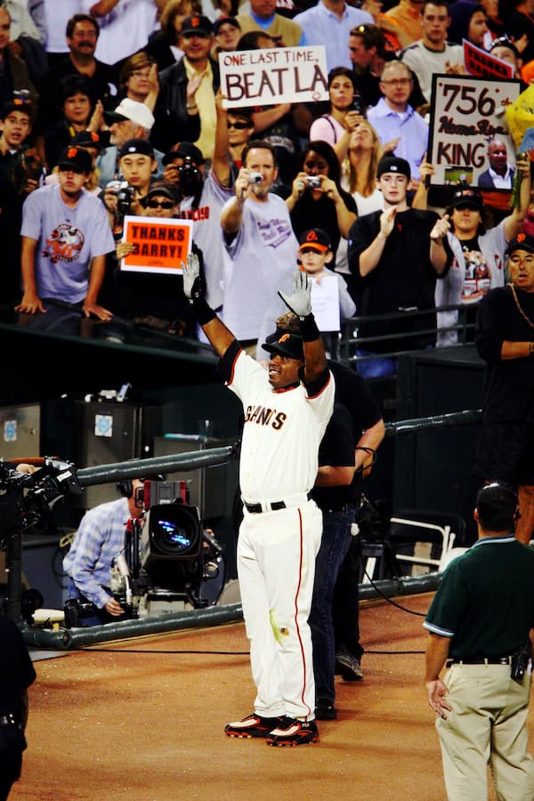 barry bonds levantando las manos