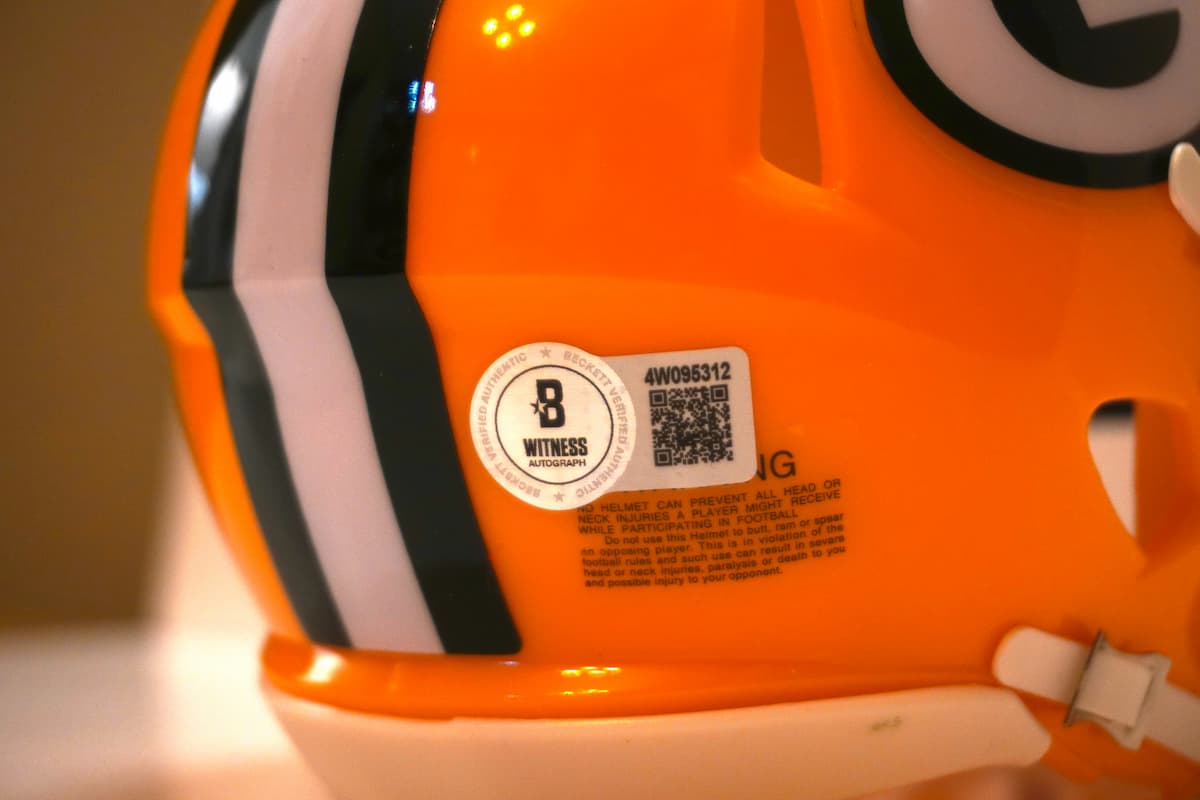 Beckett COA Mini Casco Firmado por Jordan Love