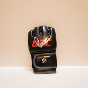 Guante Autografiado Alex Pereira