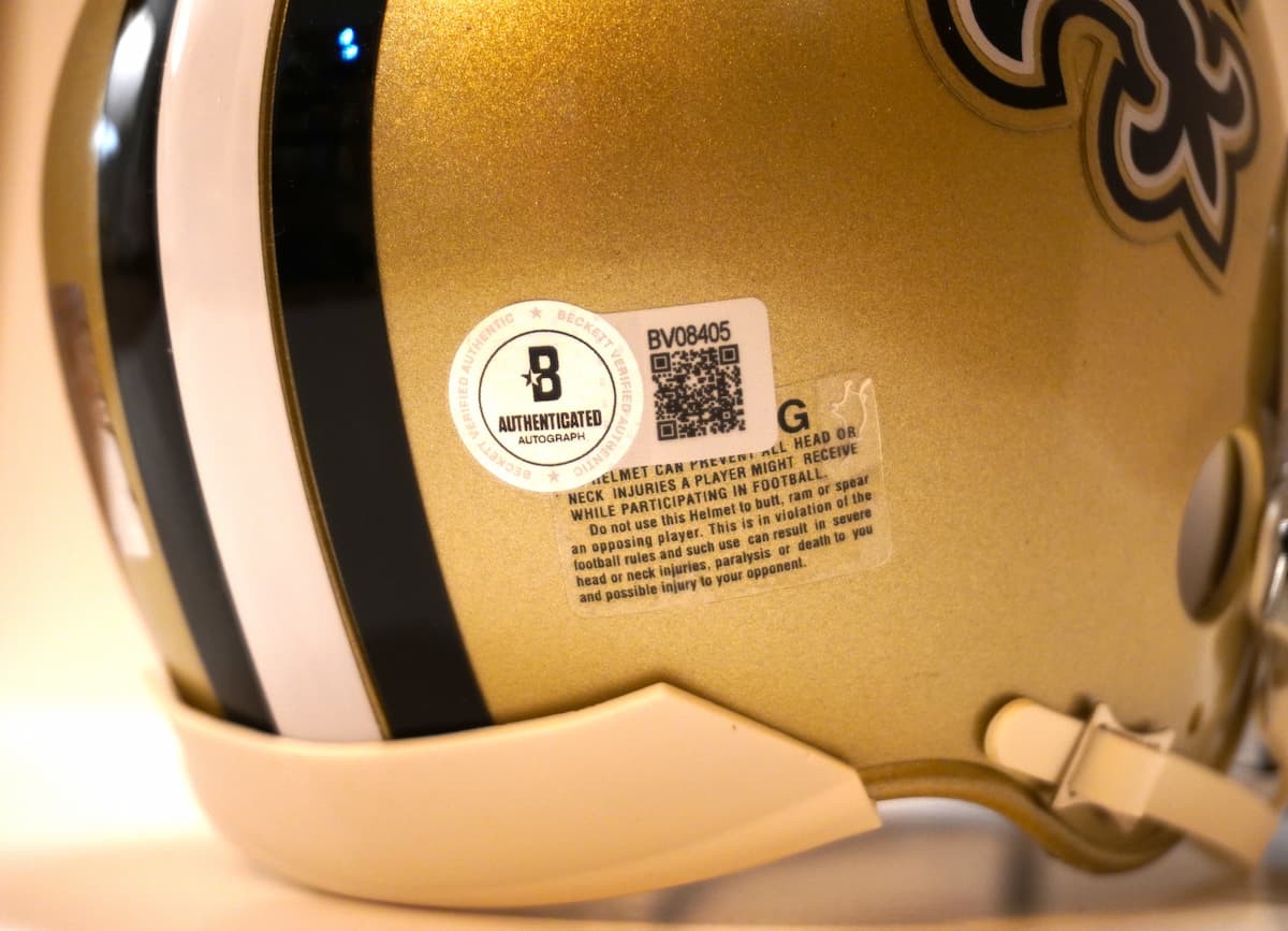 Mini Casco Autografiado por Drew Brees - Image 2