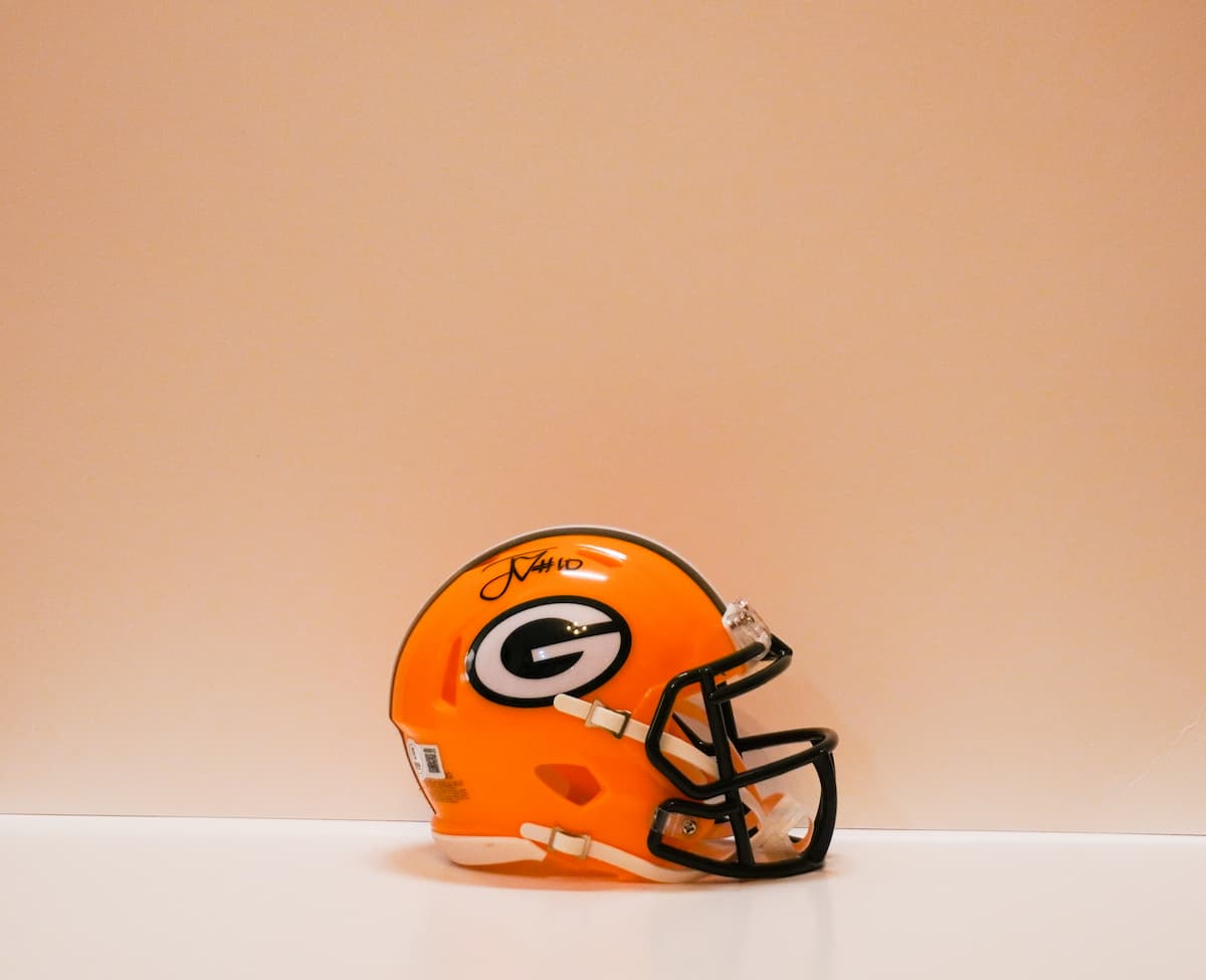 Mini Casco Autografiado Jordan Love